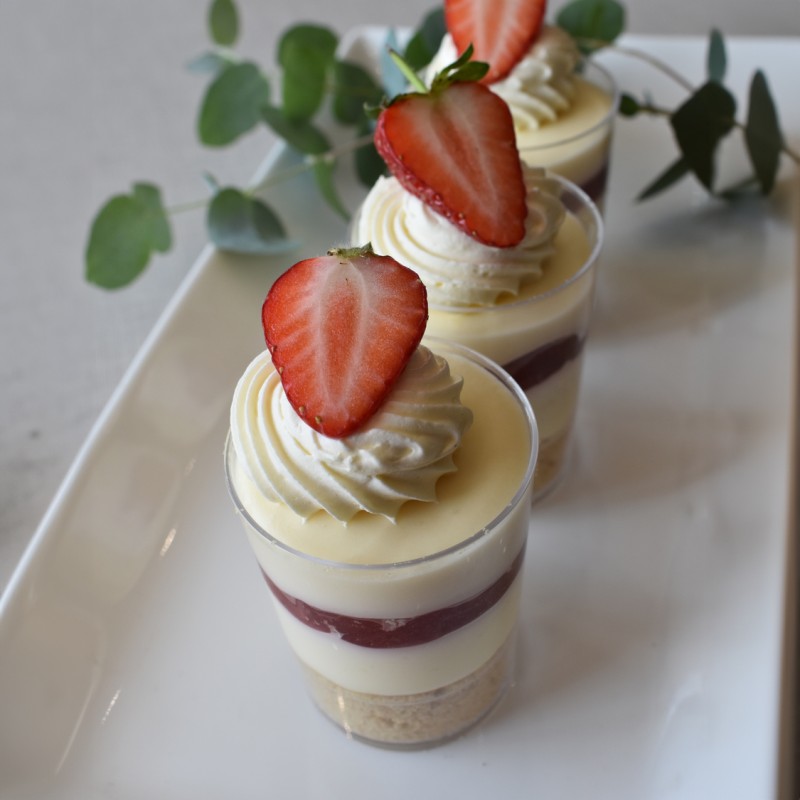 STRAWBERRY DESSERT POT X 18